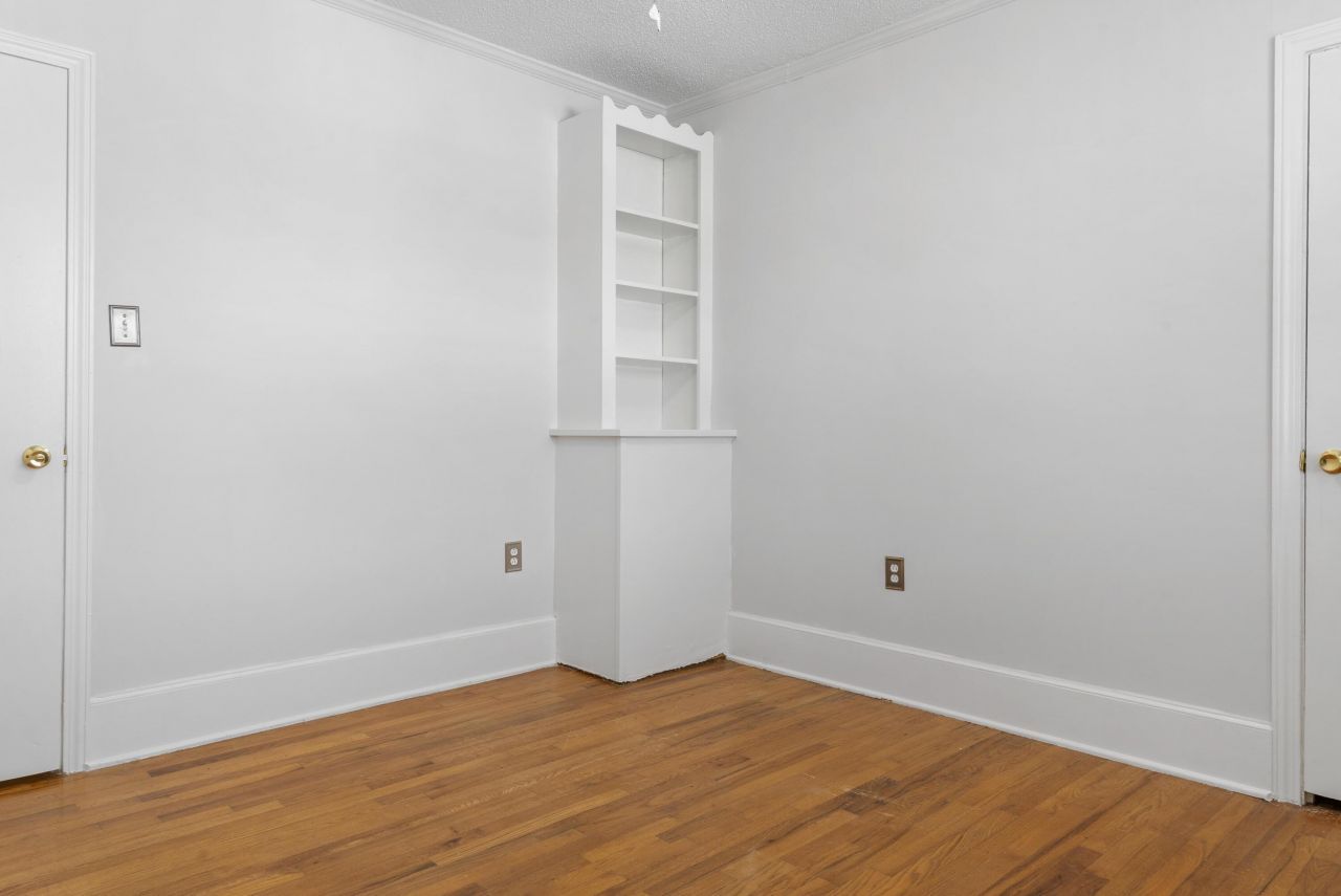 1856 Chestnut Street Photo 21