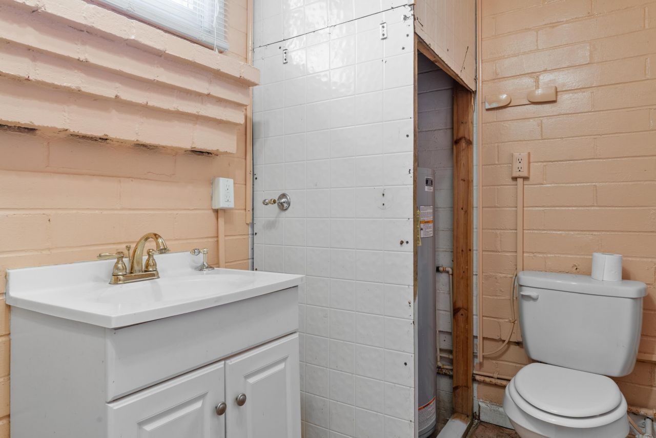 1856 Chestnut Street Photo 26