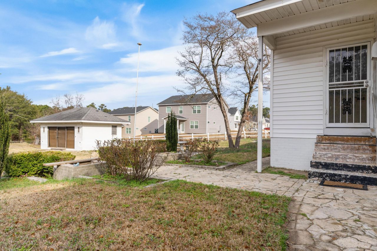 1856 Chestnut Street Photo 28