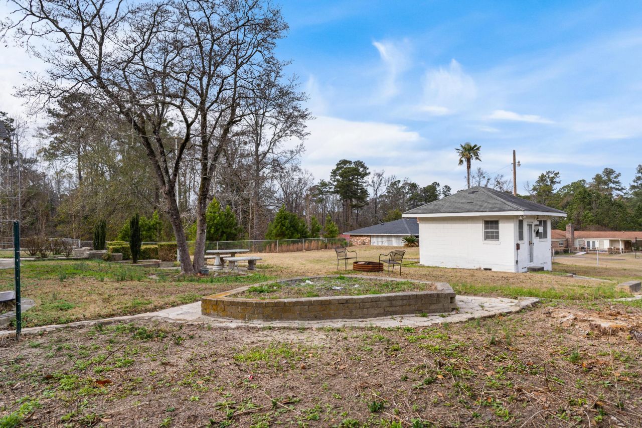 1856 Chestnut Street Photo 30