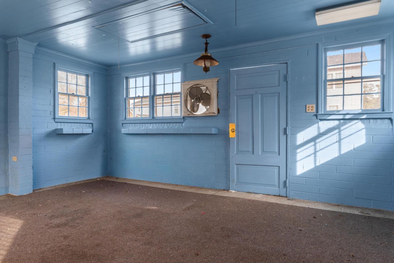 1856 Chestnut Street Photo 33