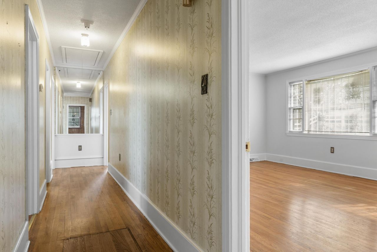 1856 Chestnut Street Photo 5