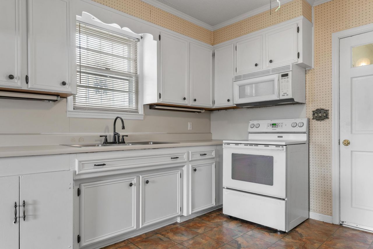 1856 Chestnut Street Photo 8