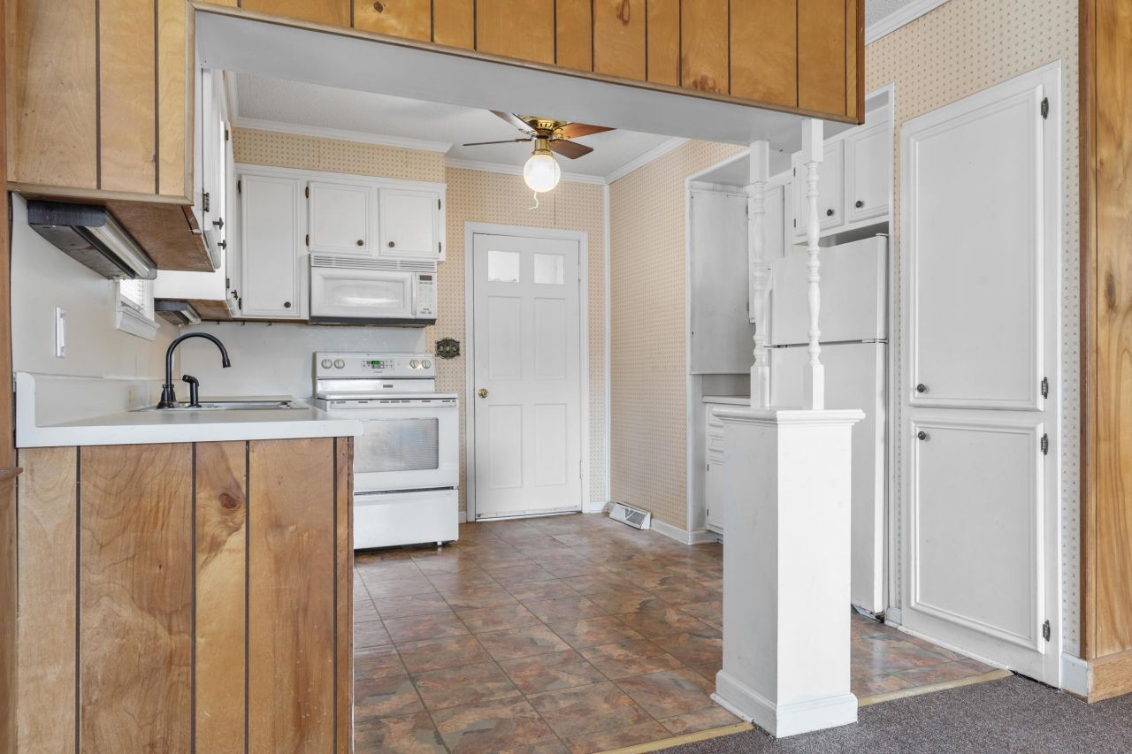 1856 Chestnut Street Photo 9