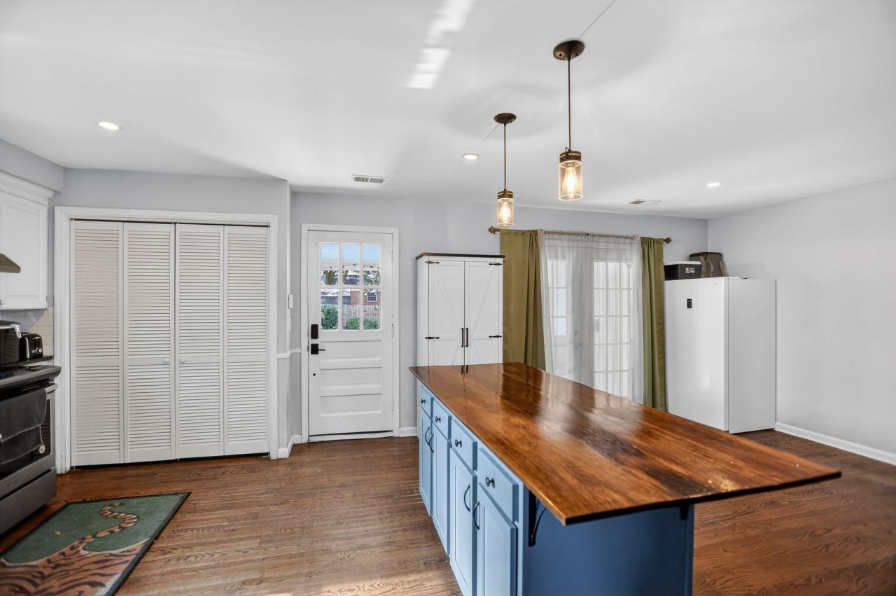 21 Manchester Road Photo 11