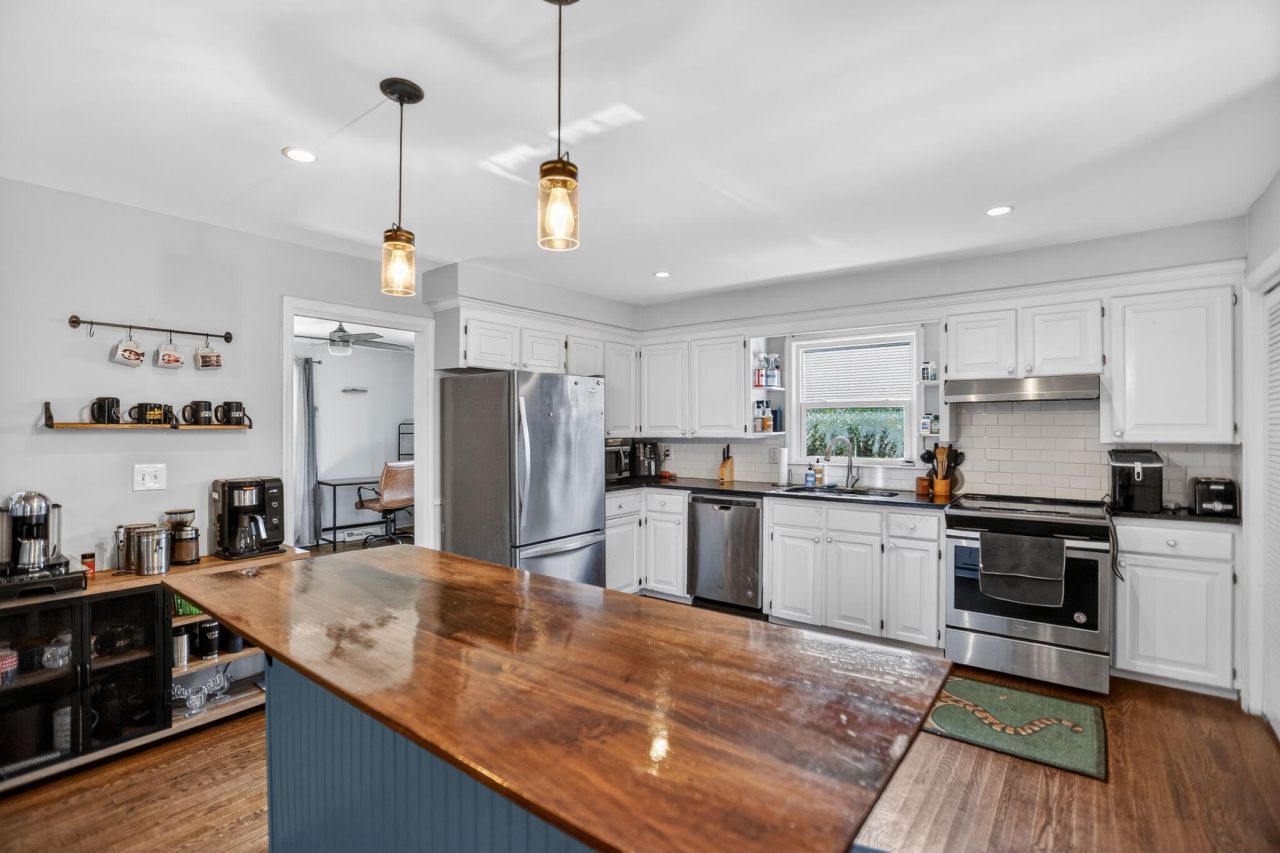 21 Manchester Road Photo 12