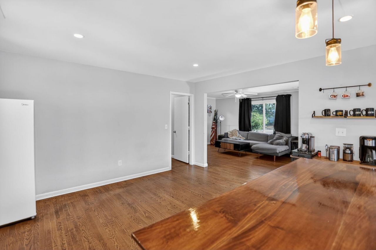 21 Manchester Road Photo 6