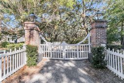 1027 Avenue Of Oaks photo 4