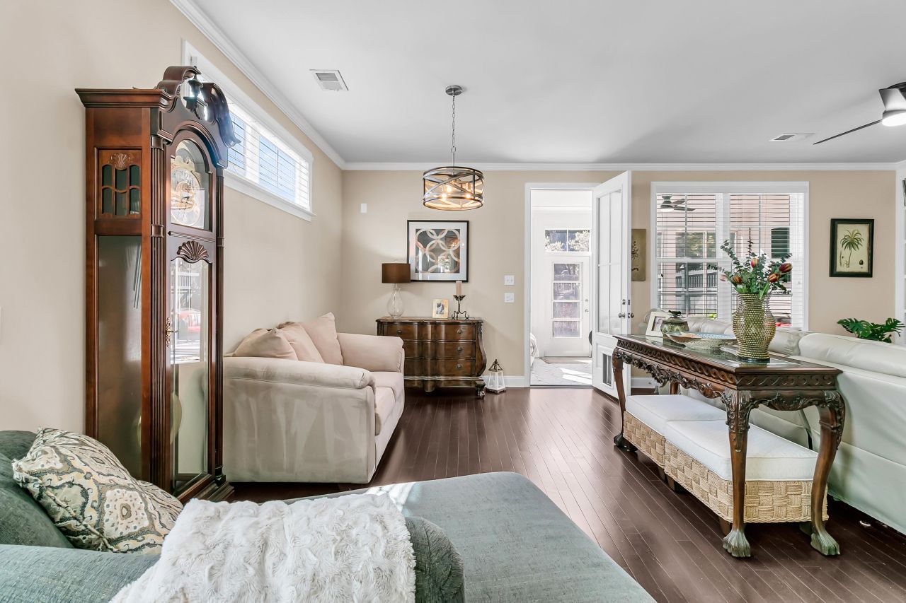 2569 Kings Gate Lane Photo 7