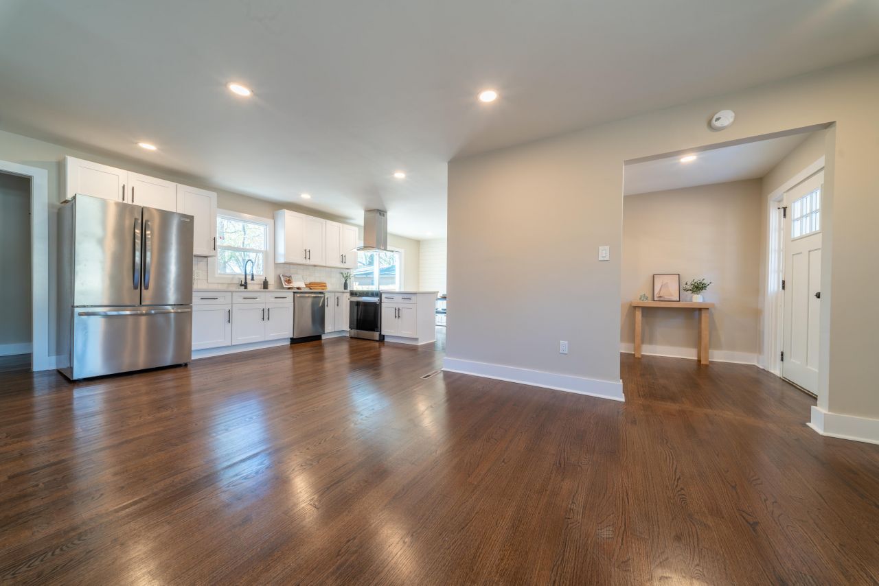 7643 Hillandale Road Photo 10