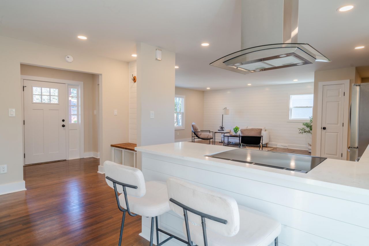 7643 Hillandale Road Photo 4