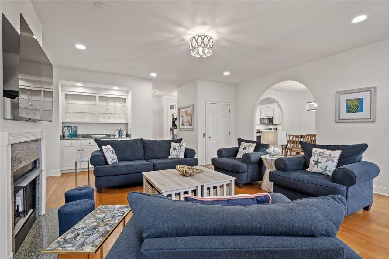 2431 Racquet Club Drive Photo 14