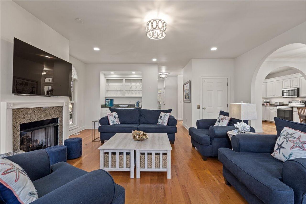 2431 Racquet Club Drive Photo 15