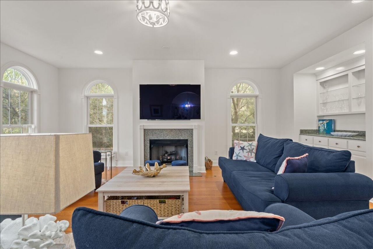 2431 Racquet Club Drive Photo 16