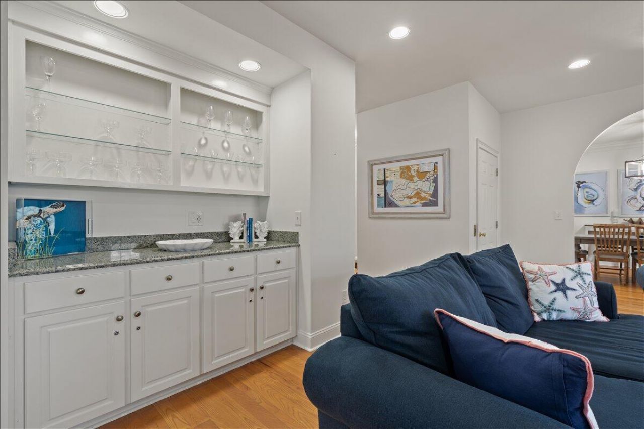 2431 Racquet Club Drive Photo 18