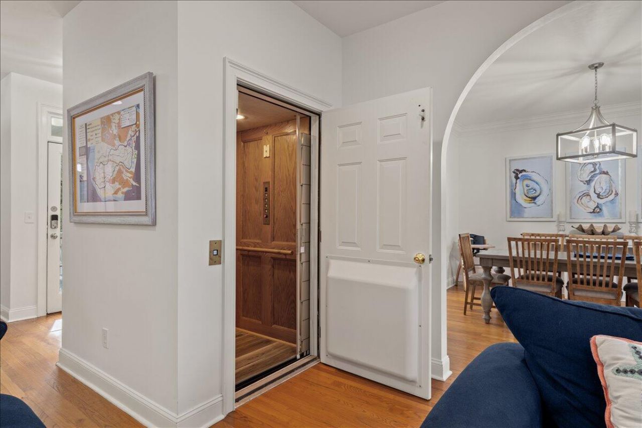 2431 Racquet Club Drive Photo 19