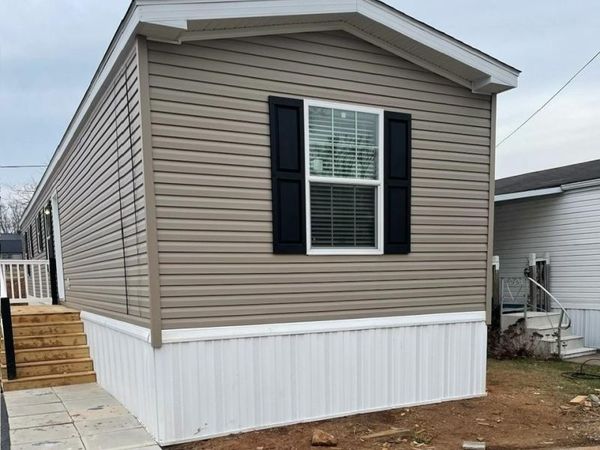 19 CONESTOGA MANOR, LEOLA, PA 17540