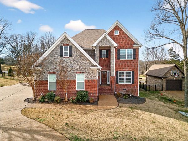 127 Waters Hill Cir, Lebanon, TN 37087