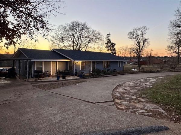 907 W Fordall Street, Henderson, TX 75652