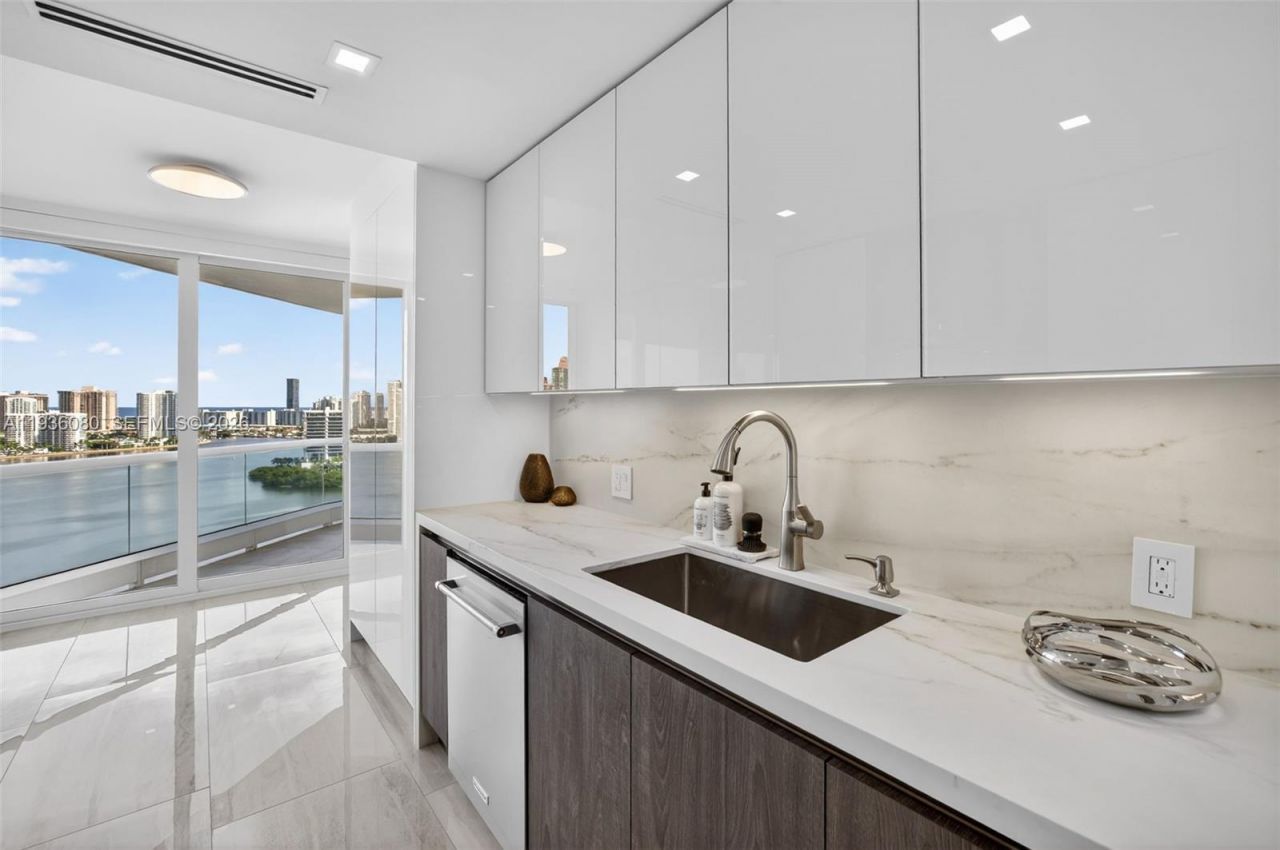 7000 Island Blvd, Unit 2306, Aventura, FL 33160 Photo