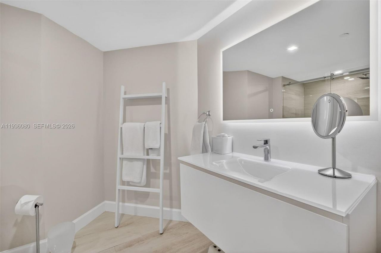 7000 Island Blvd, Unit 2306, Aventura, FL 33160 Photo