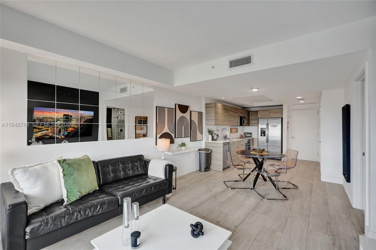 121 NE 34th St, Unit 910, Miami, FL 33137 Photo
