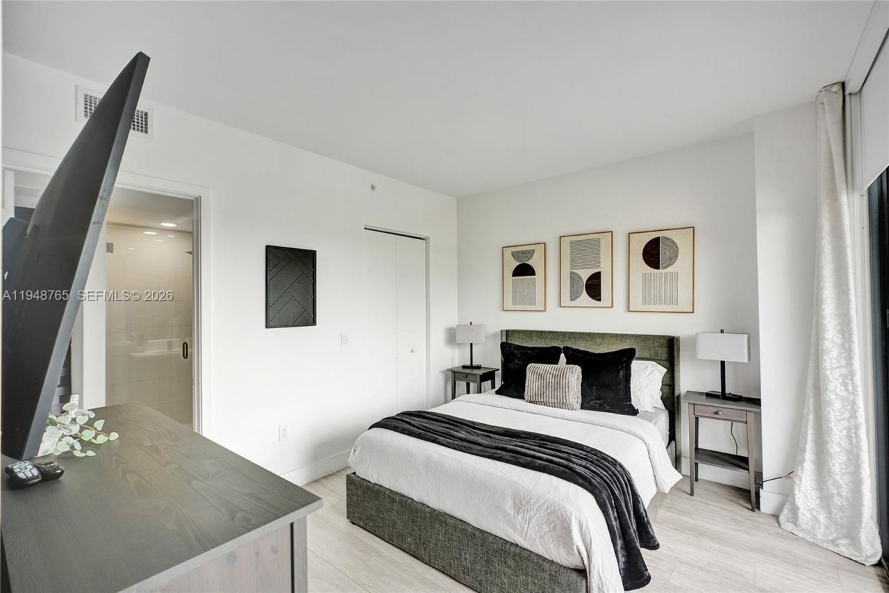 121 NE 34th St, Unit 910, Miami, FL 33137 Photo