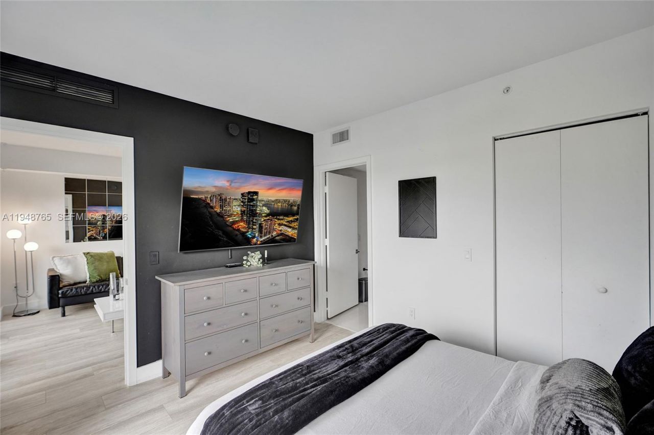 121 NE 34th St, Unit 910, Miami, FL 33137 Photo
