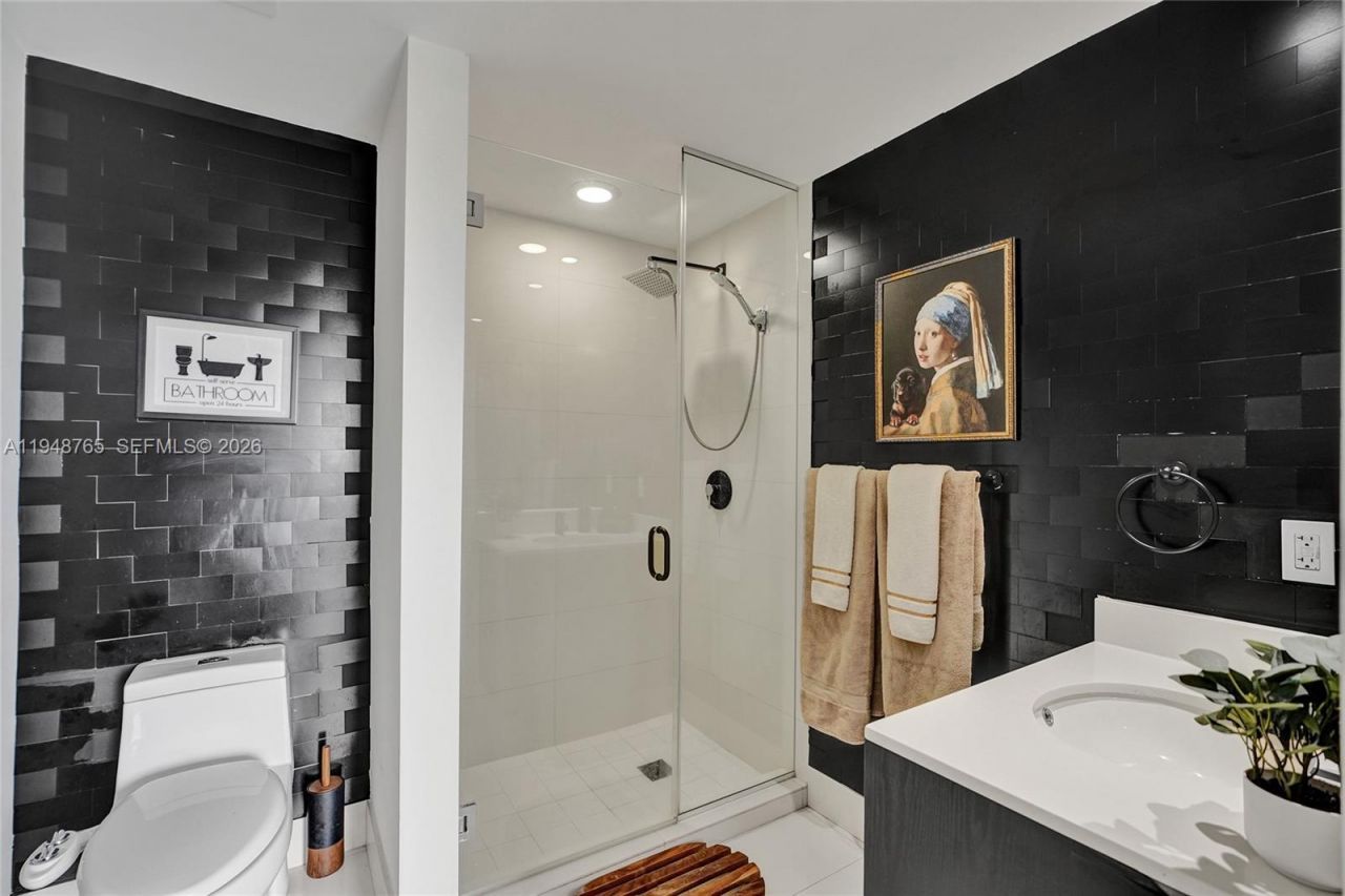 121 NE 34th St, Unit 910, Miami, FL 33137 Photo