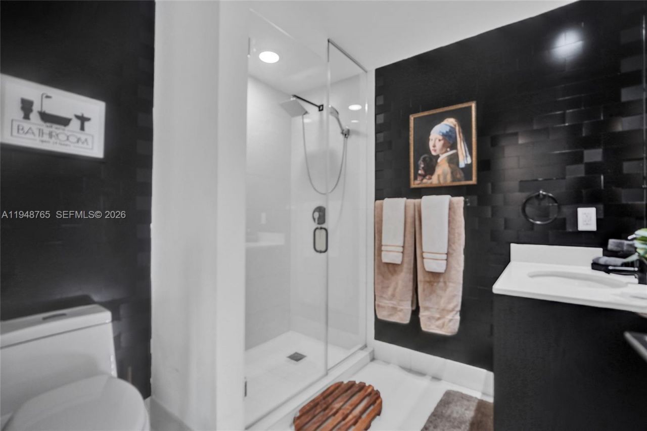121 NE 34th St, Unit 910, Miami, FL 33137 Photo