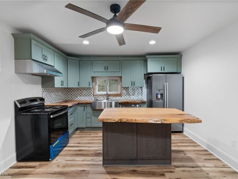 5754 Cedar Valley Road, Burbank, OH 44214 Photo 10