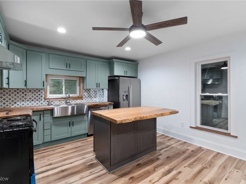 5754 Cedar Valley Road, Burbank, OH 44214 Photo 11