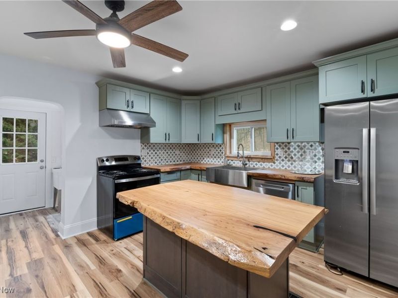 5754 Cedar Valley Road, Burbank, OH 44214 Photo 12