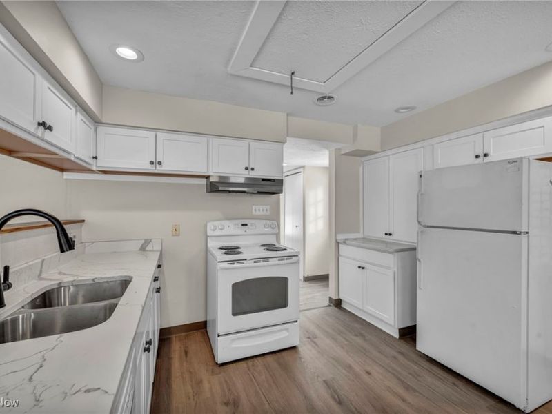 8564 Cedar Road, Chesterland, OH 44026 Photo 11