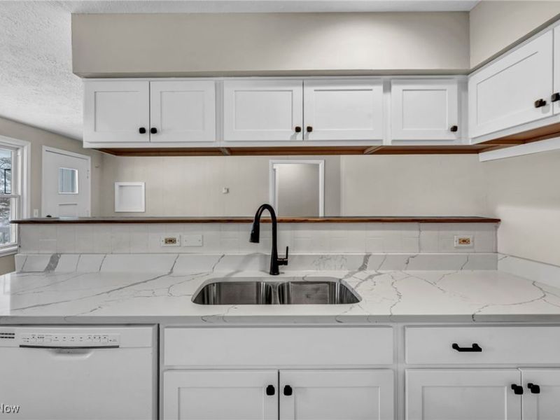 8564 Cedar Road, Chesterland, OH 44026 Photo 12