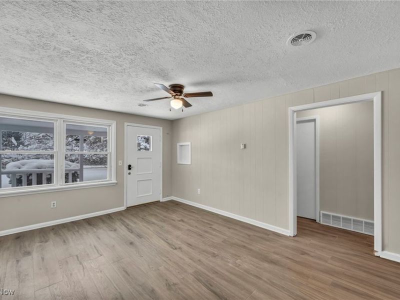 8564 Cedar Road, Chesterland, OH 44026 Photo 3