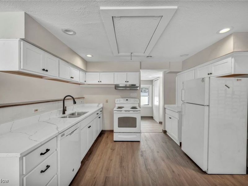 8564 Cedar Road, Chesterland, OH 44026 Photo 9