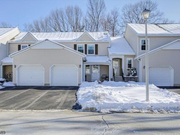 78 Carriage Ln, Newton, NJ 07860