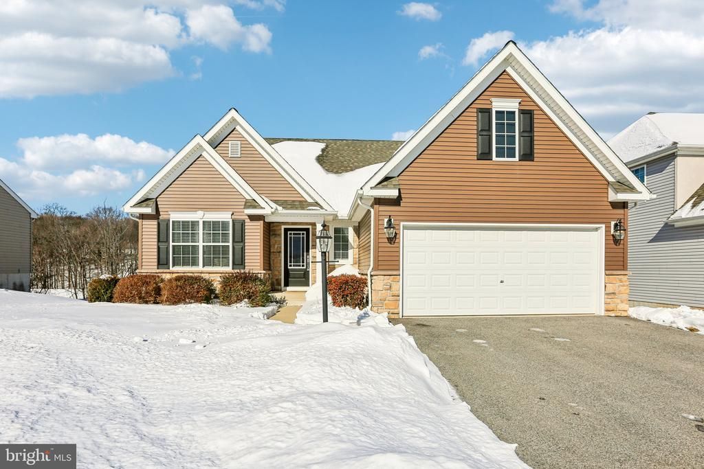 355 Azalea Drive, Windsor, PA 17366 Main Photo