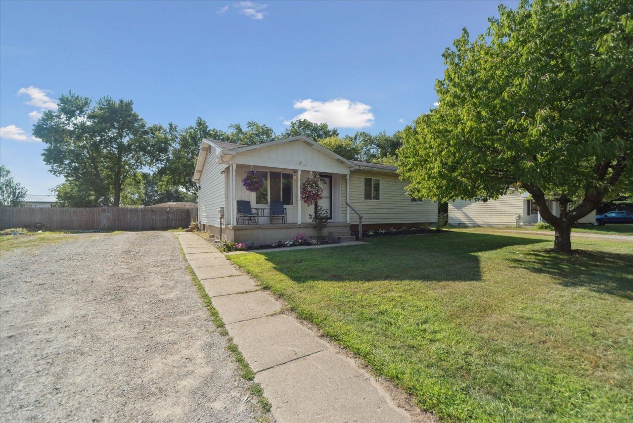 331 Scarlett Oak Lane, Perry, MI 48872 Main Photo