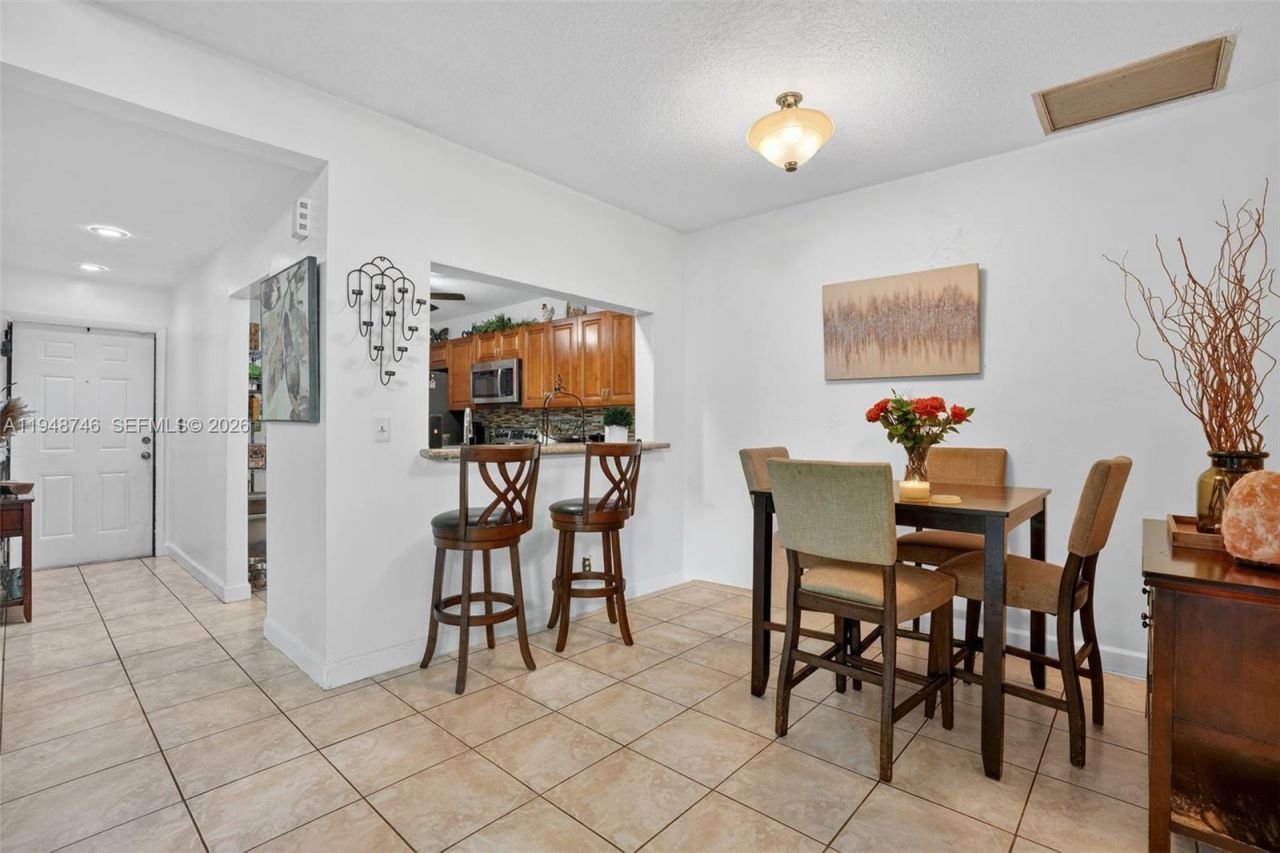 9770 NW 15th St , Unit 293, Pembroke Pines, FL 33024 Photo