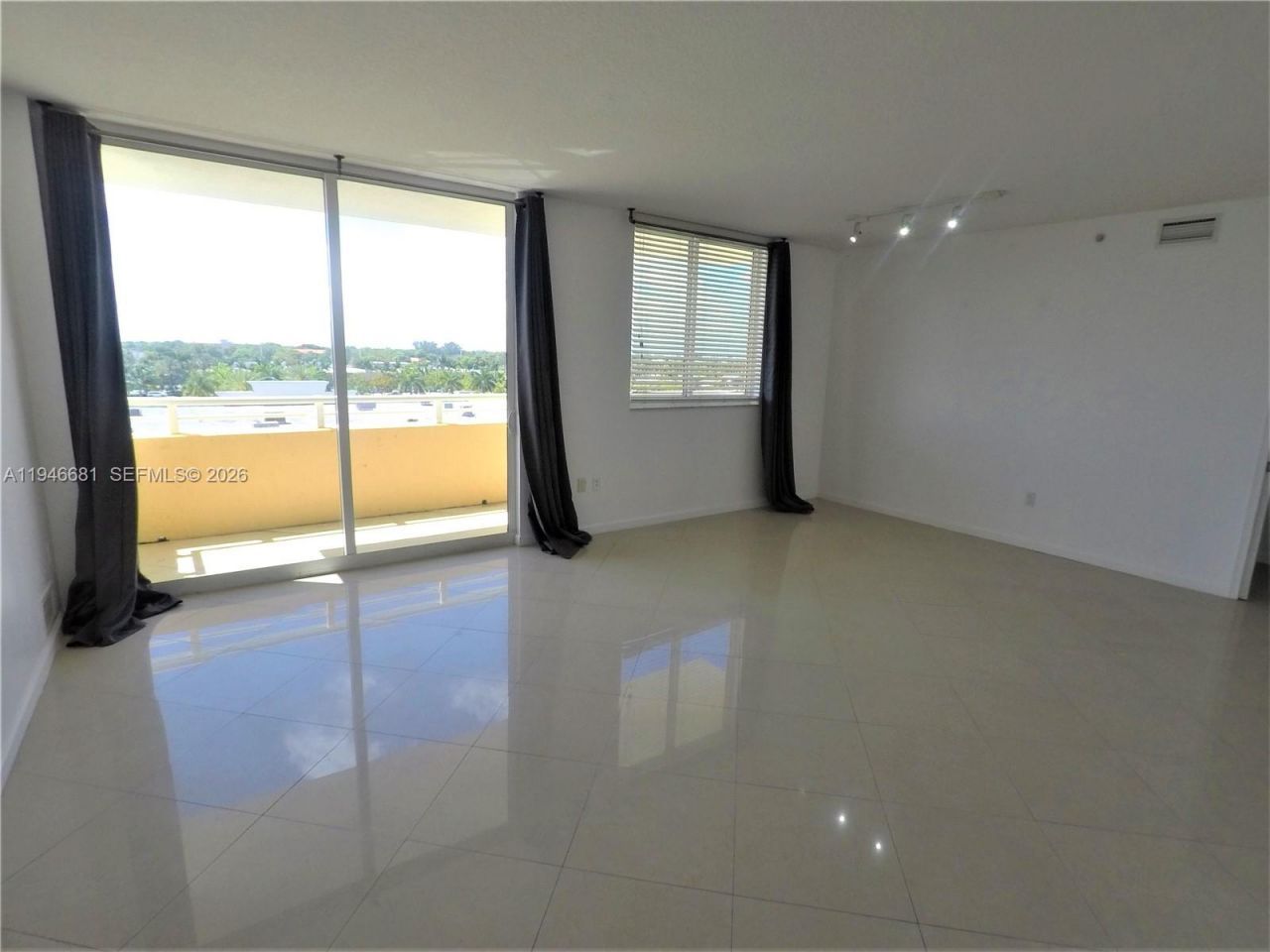 2775 NE 187th St, Unit 506, Aventura, FL 33180 Photo