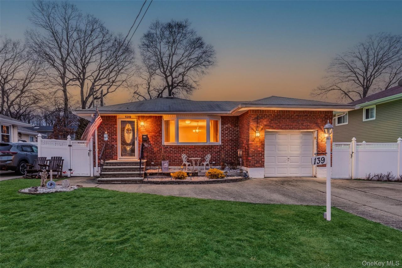 139 N Linden Street, Massapequa, NY 11758 Main Photo