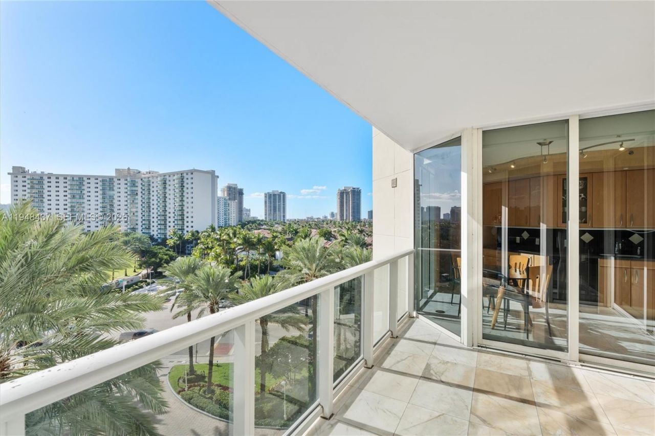 19333 Collins Ave, Unit 703, Sunny Isles Beach, FL 33160 Photo