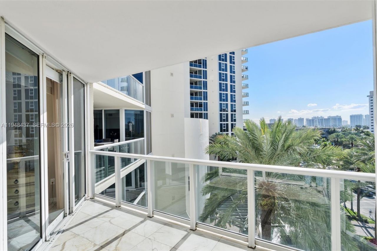 19333 Collins Ave, Unit 703, Sunny Isles Beach, FL 33160 Photo
