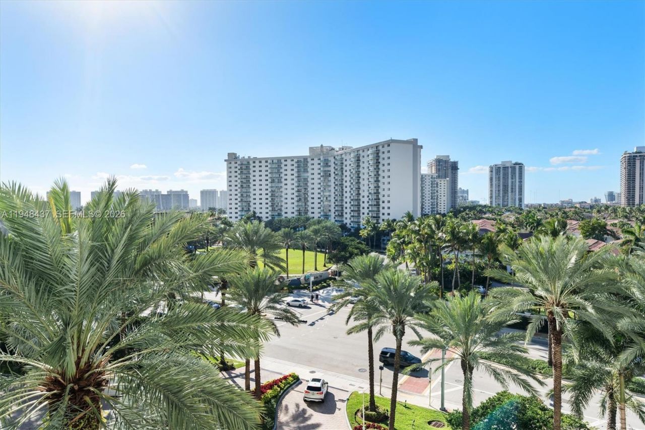 19333 Collins Ave, Unit 703, Sunny Isles Beach, FL 33160 Photo