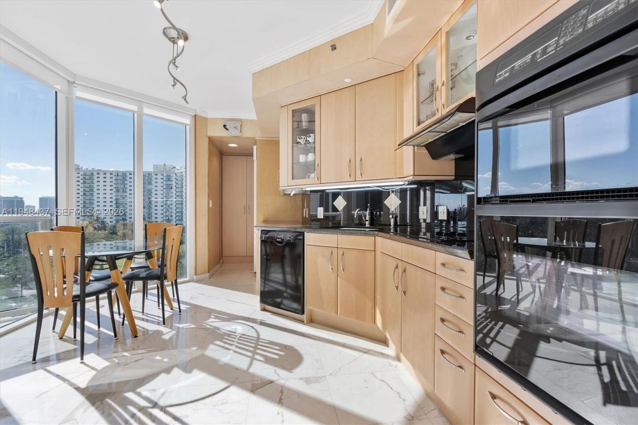 19333 Collins Ave, Unit 703, Sunny Isles Beach, FL 33160 Photo