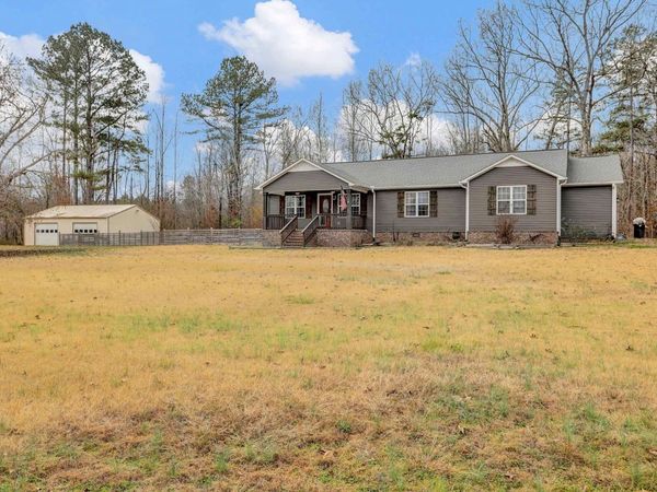 186 KING RD, Selmer, TN 38375
