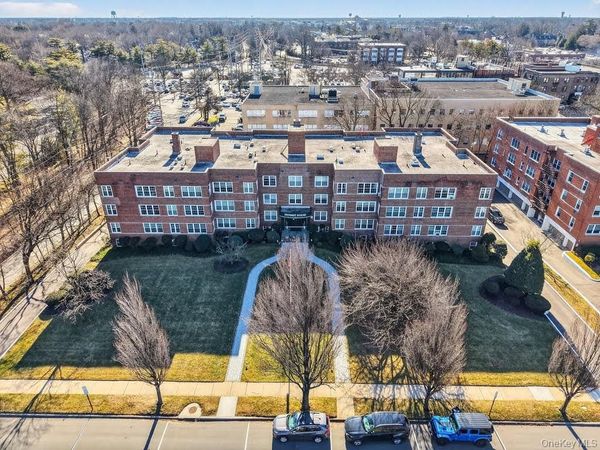 366 Stewart Avenue, Unit B10, Garden City, NY 11530