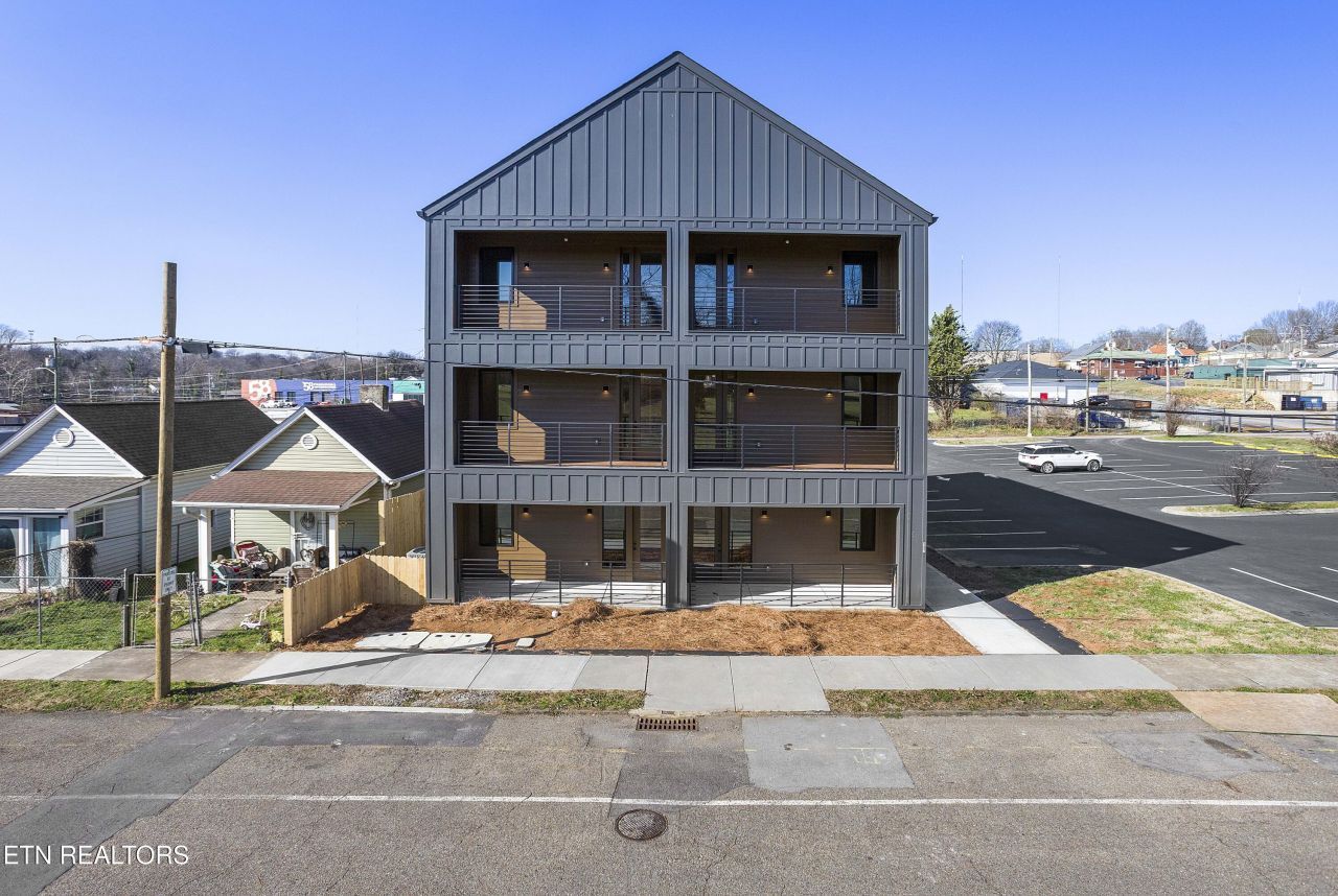 131 W Anderson Ave, Knoxville, TN 37917 Main Photo